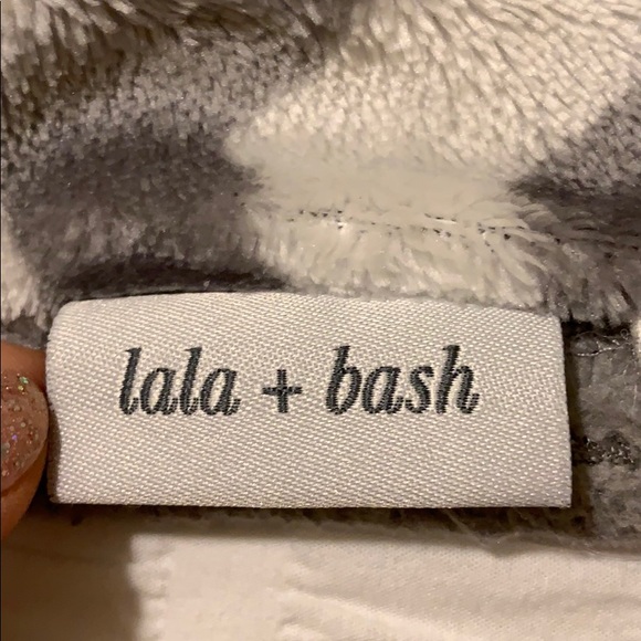 Grey & White Chevron Plush Throw - Picture 6 of 6